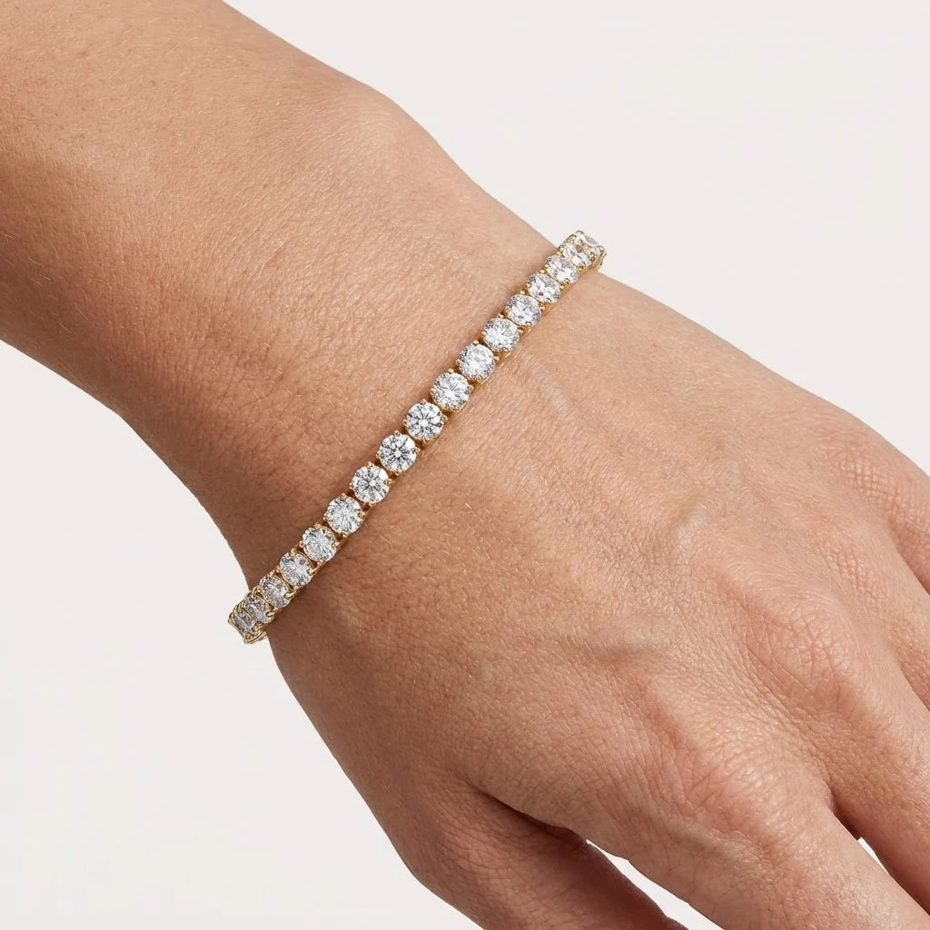 10.00 ct D/VVS Lab Diamond Claw Set Tennis Bracelet in 9k Gold 7in | Amada Diamonds