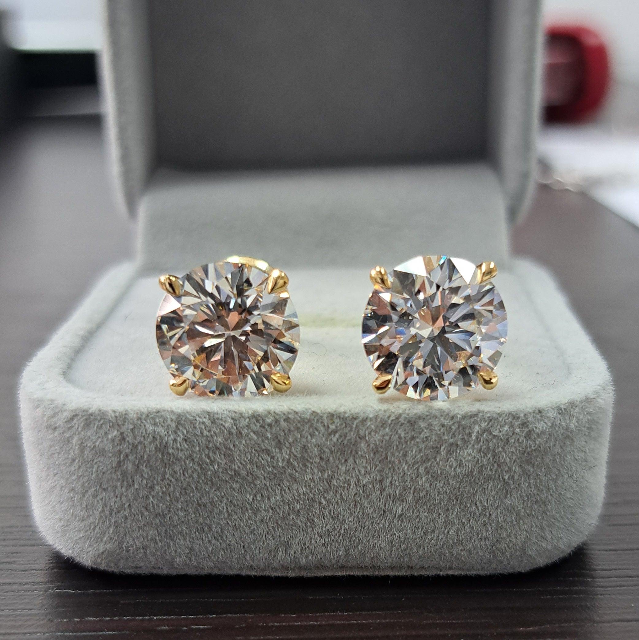 IGI CERTIFIED 10.00Carat Huge ROUND DIAMOND STUD EARRINGS IN 18k YELLOW GOLD