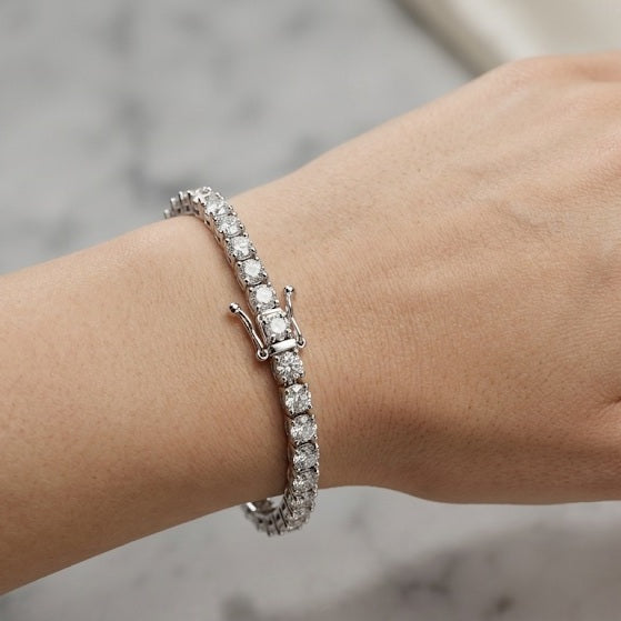 10.00 ct D/VVS Lab Diamond Claw Set Tennis Bracelet in 9k Gold 7in | Amada Diamonds