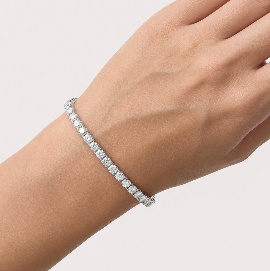 10.00 ct D/VVS Lab Diamond Claw Set Tennis Bracelet in 9k Gold 7in | Amada Diamonds