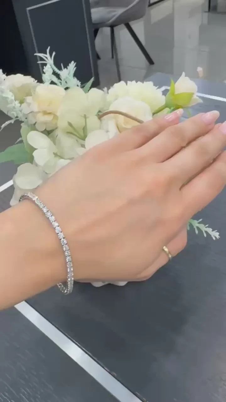 5.50Ct F/VS 100% Natural Round Diamond Claw Set Tennis Bracelet in Platinum