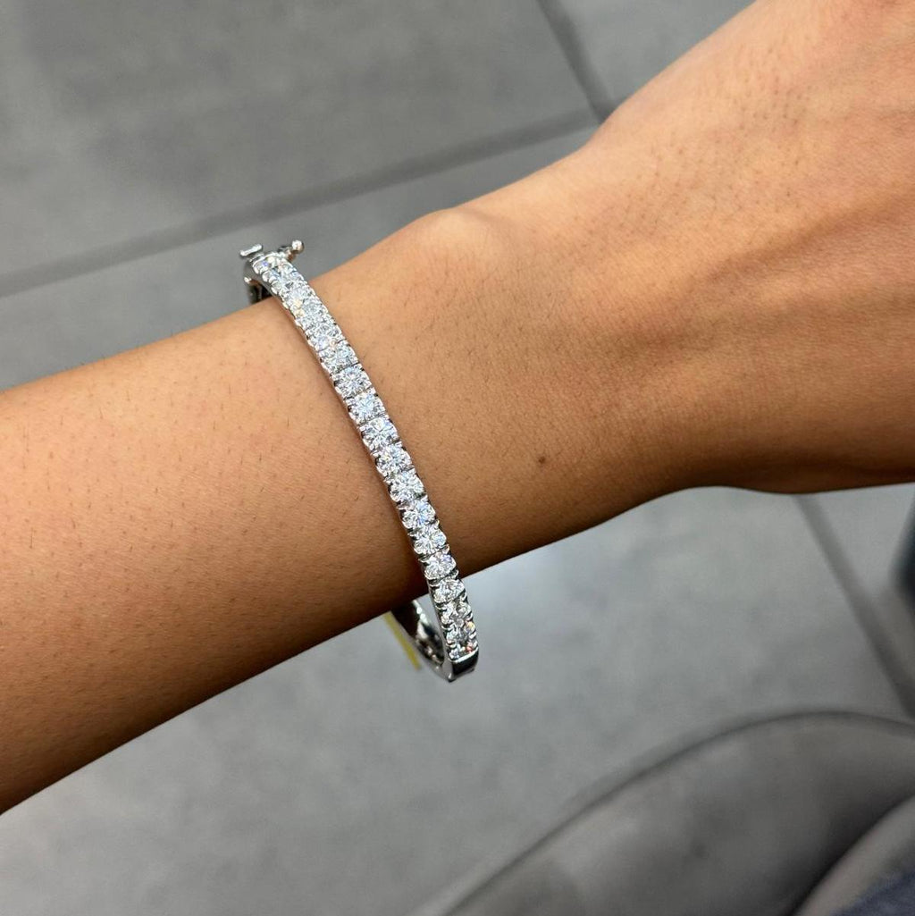 4.00CT D/VS Lab Grown Round Diamond Bangle In White Gold