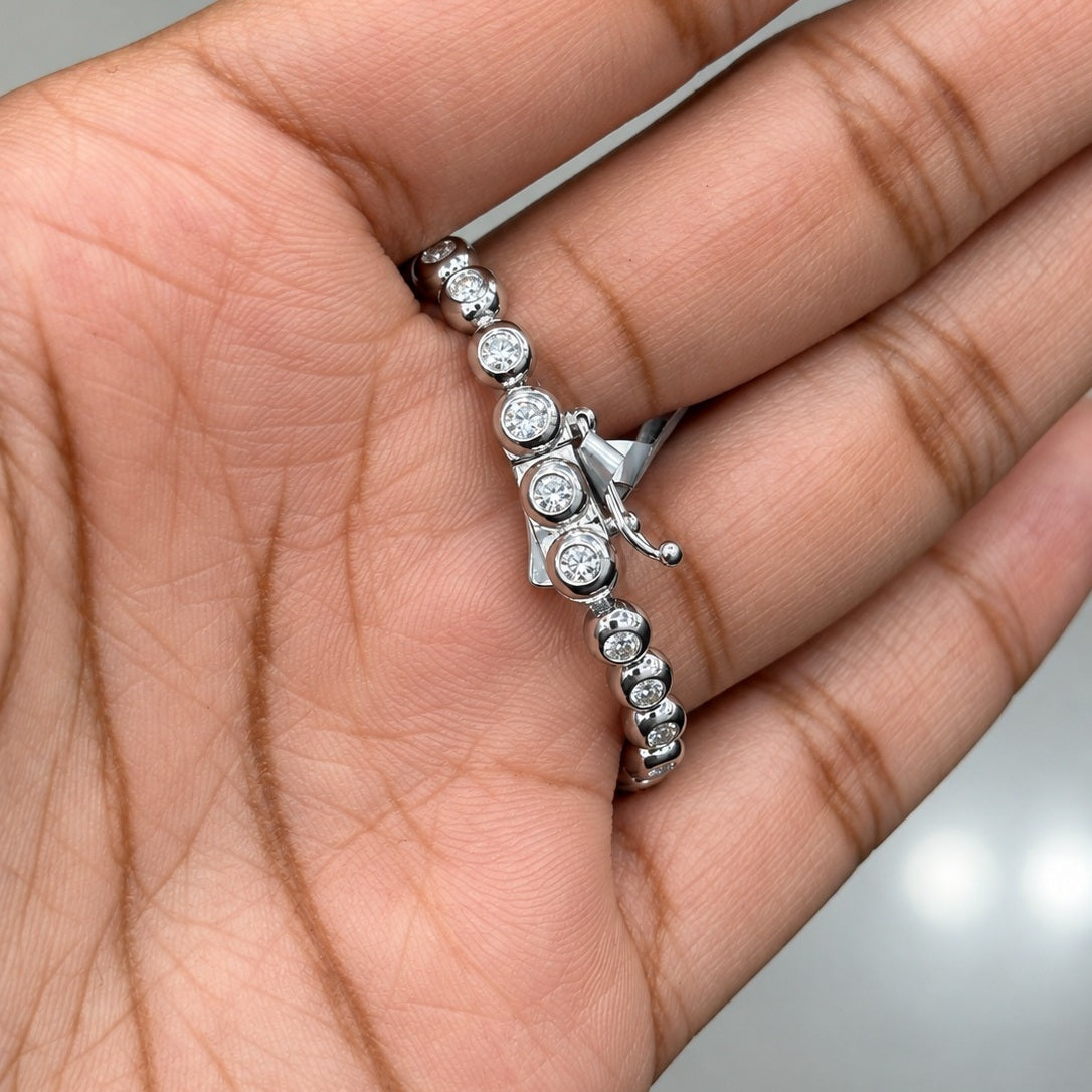 2.00ct Round Diamond Tennis Bracelet - Gold (Angle View 13)