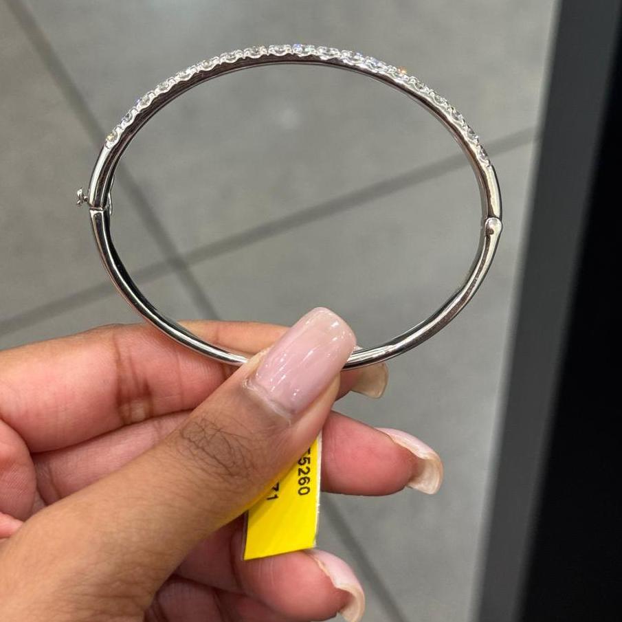 4.00CT D/VS Lab Grown Round Diamond Bangle In White Gold