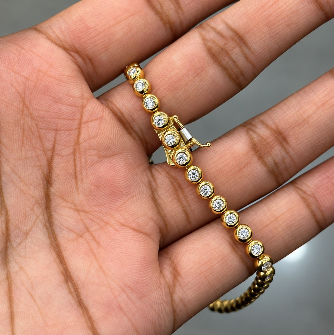 2.00ct Round Diamond Tennis Bracelet - Gold (Angle View 7)