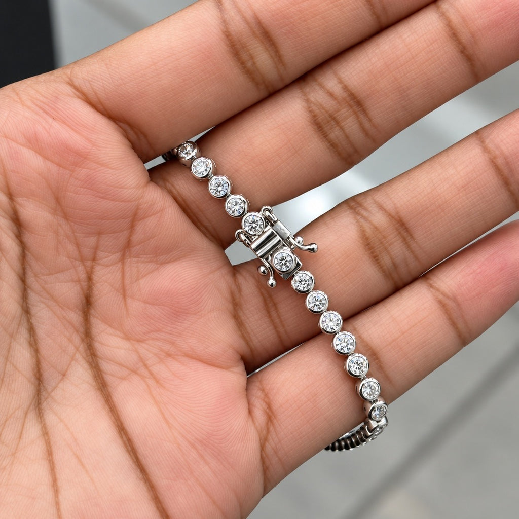 4.00ct Round Diamond Tennis Bracelet - 18k White Gold (Angle View 4)