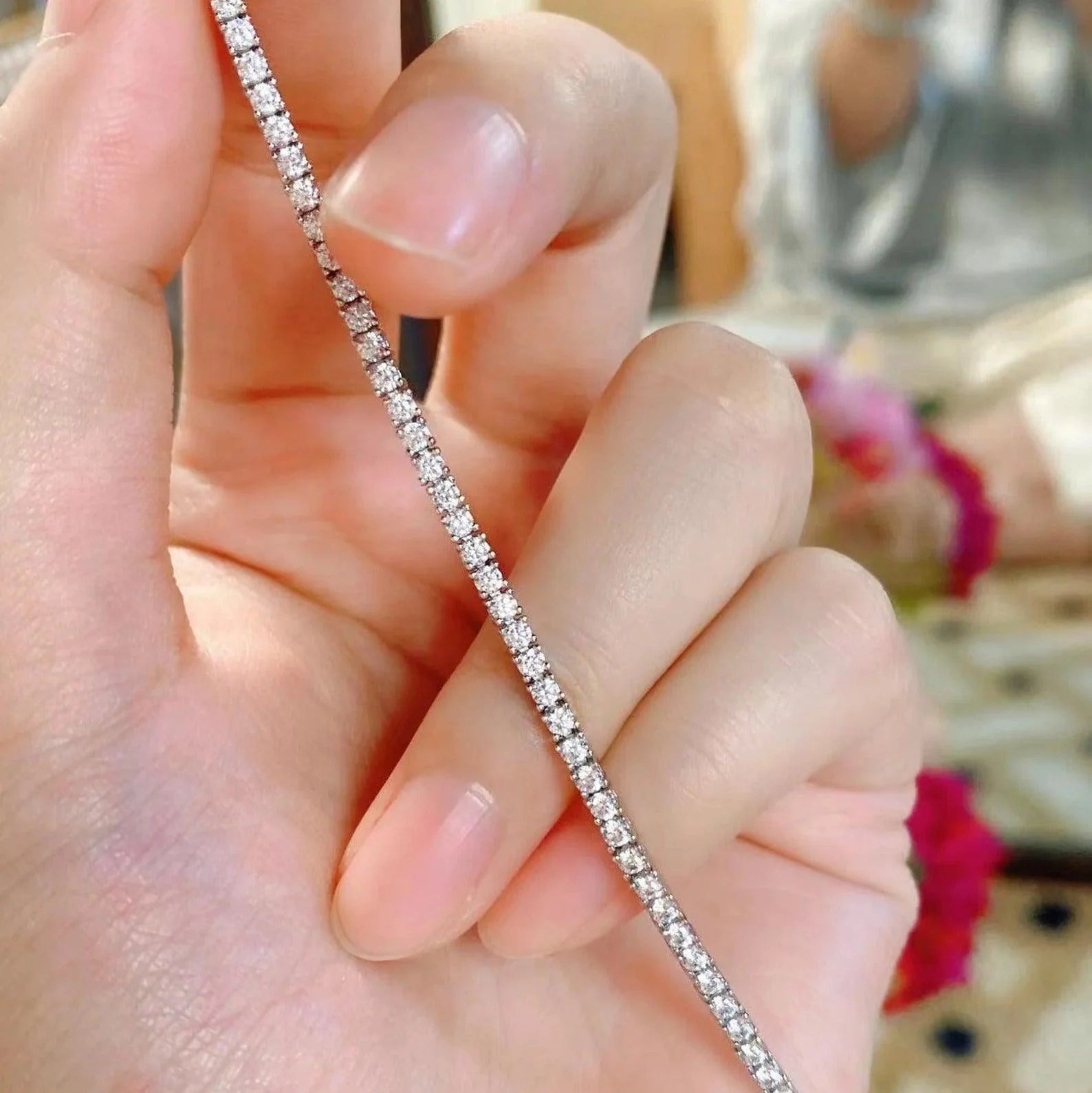 2.00ct D/VS Lab Round Diamond Claw Set Tennis Bracelet in 18k Gold