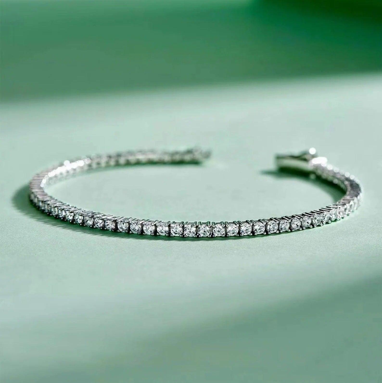 D/VVS Round Brilliant Lab Diamonds in Tennis Bracelet
