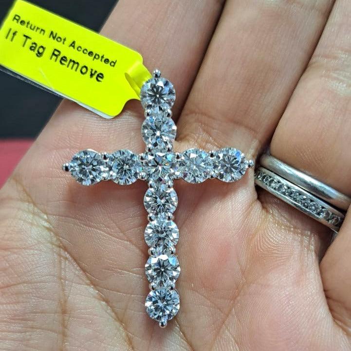 D/VVS 10.05 Ct Round Diamond Cross Pendant Necklace In 18k White Gold