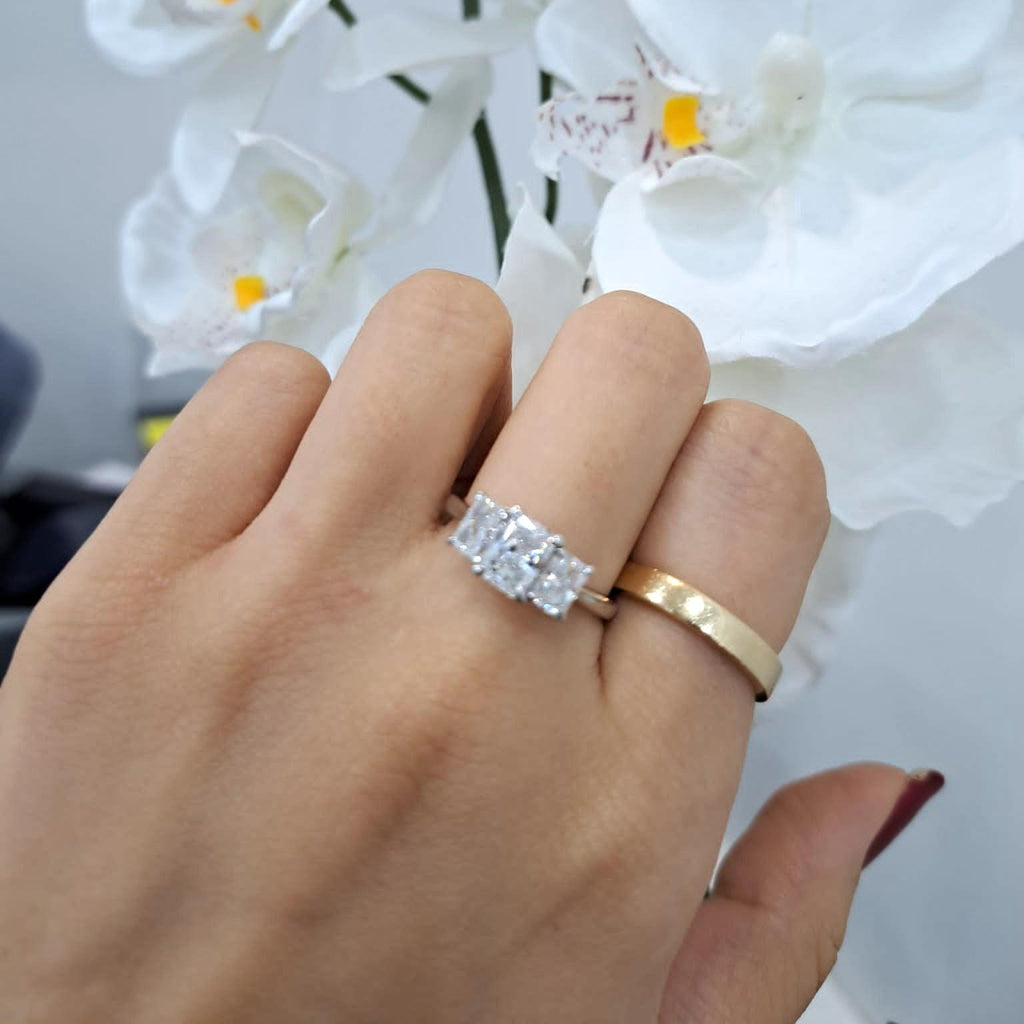 Great Deal..! F/VS 2.00 Ct Radiant Diamond Trilogy Engagement Ring In 18k Gold