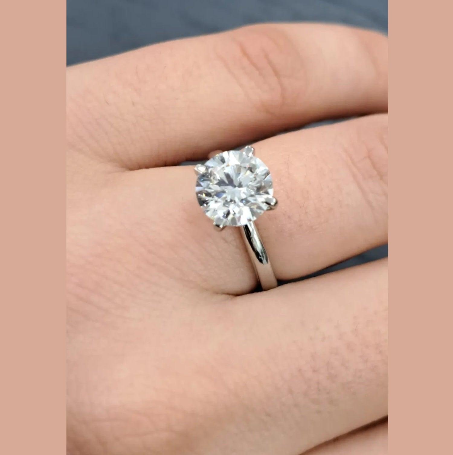 Clearance ! D/VS Classic Round Diamond Solitaire Engagement Ring in Platinum 2.00-3.00CT