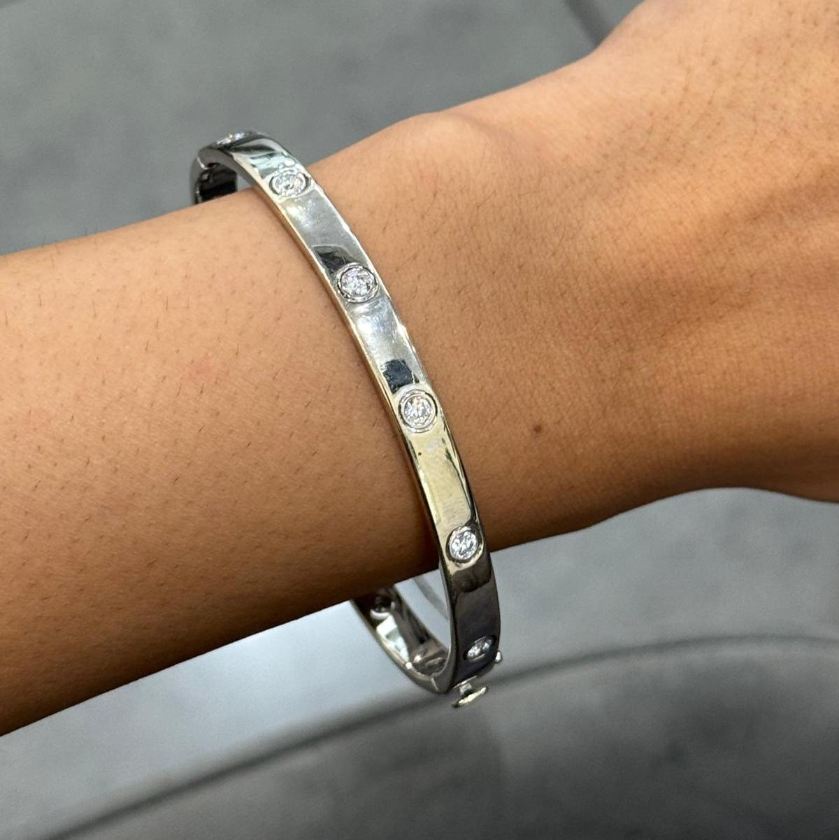 2.50CT F-G/VS Natural Round Diamond Bezel Set Bangle in Heavy 18k White Gold