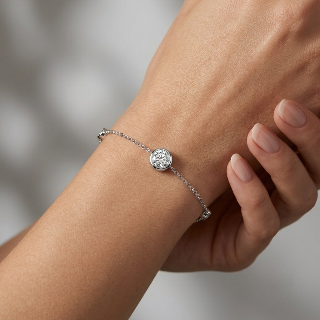 3 Round Diamond Charm Bracelet Crafted in 18k Gold - F/VS