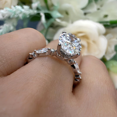 IGI Certified 2.50Ct E/VS Oval With Side Diamond Engagement Ring In Platinum (950)
