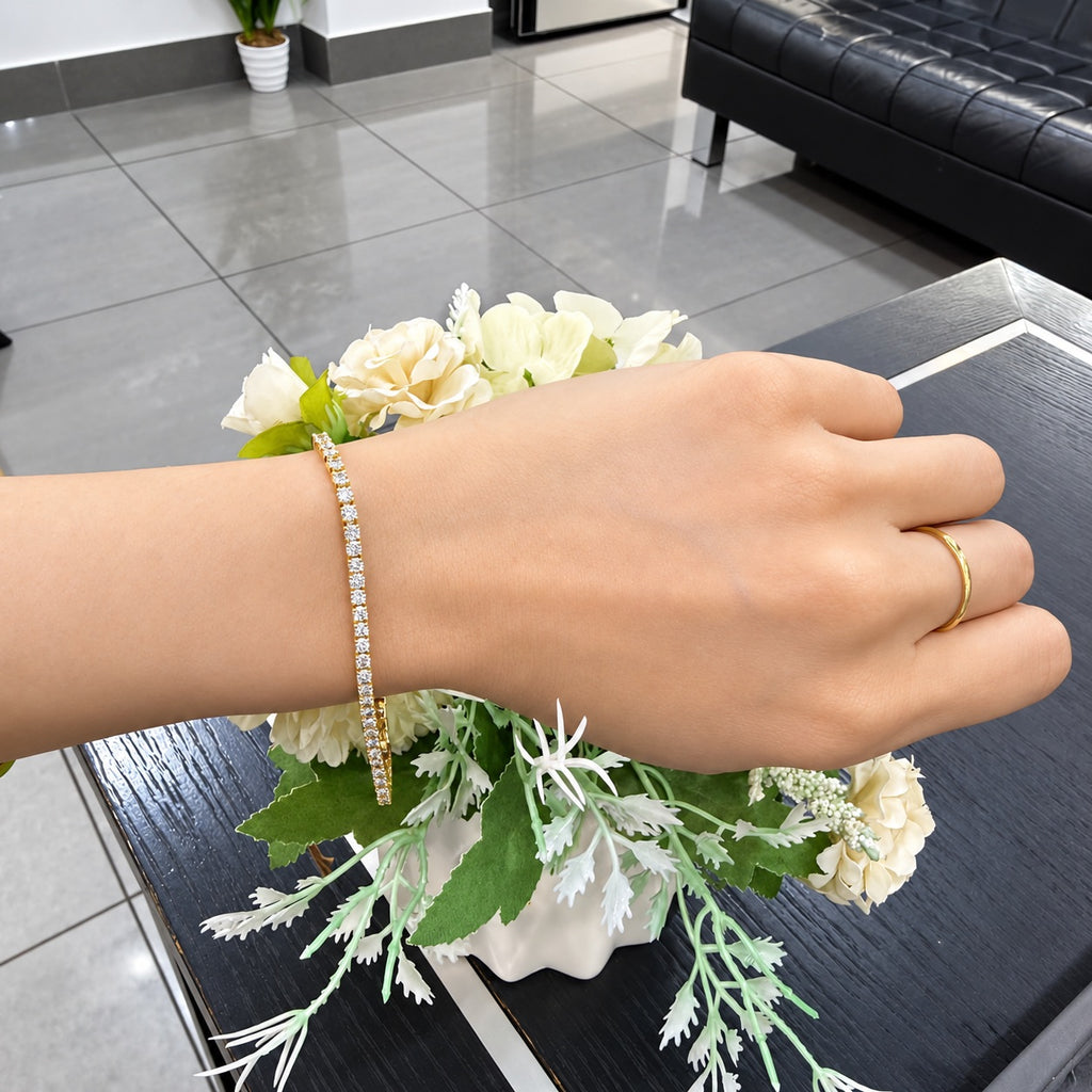 4.00ct Round Diamond Tennis Bracelet - 9k White Gold (Angle View 1)