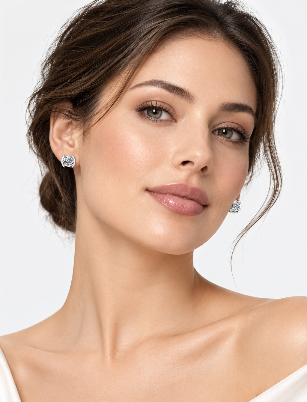 Certified D/VS 2.00Ct Round Diamond Stud Earrings in 18k Gold / Platinum