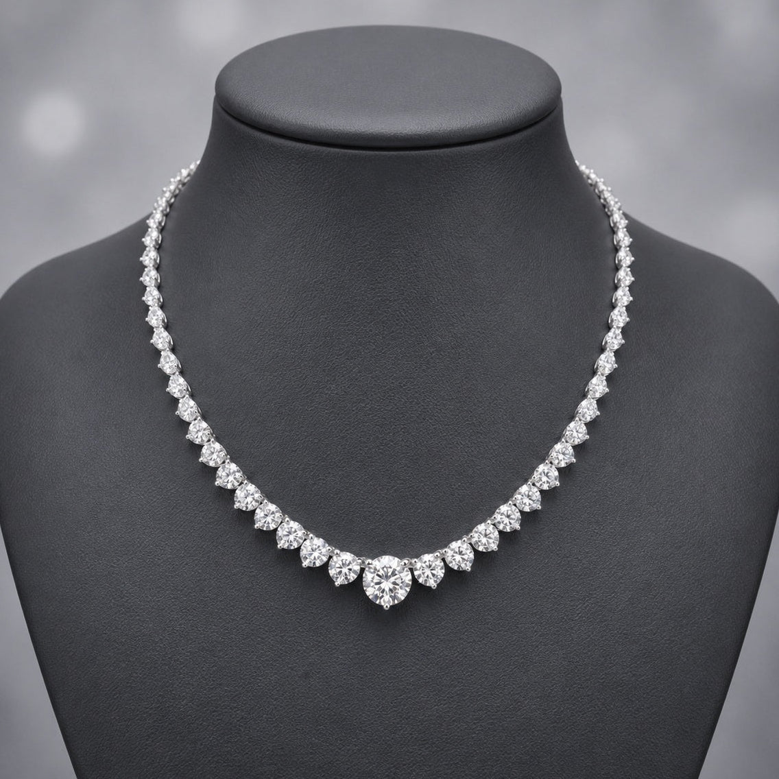 D/VS 30Carat Lab Diamond Graduated Necklace in Hallmarked 18k White Gold 36 Grams