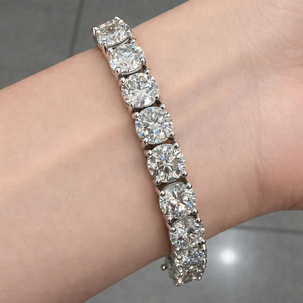 35.00ct Round Diamond Tennis Bracelet - Gold (Angle View 7)