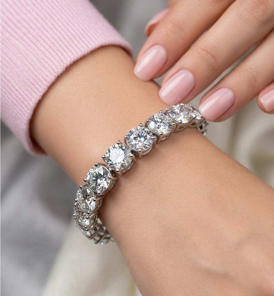 35.00ct Round Diamond Tennis Bracelet - Gold (Angle View 5)
