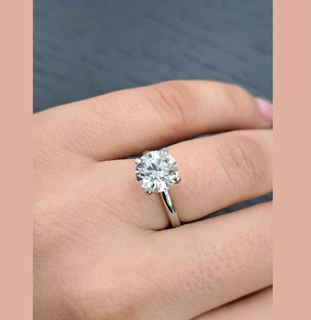 Clearance ! D/VS Classic Round Diamond Solitaire Engagement Ring in Platinum 2.00-3.00CT