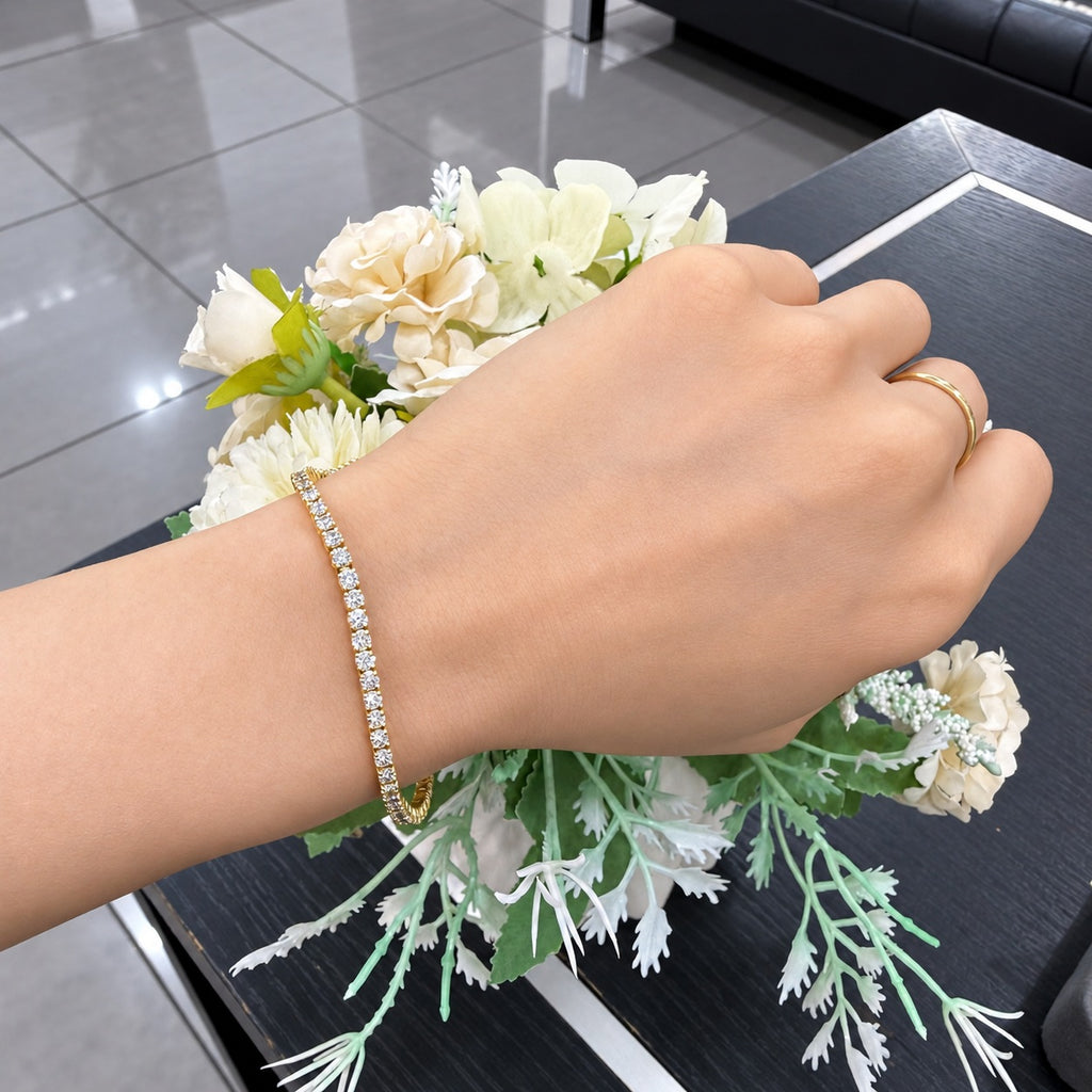 4.00ct Round Diamond Tennis Bracelet - 9k White Gold (Angle View 4)
