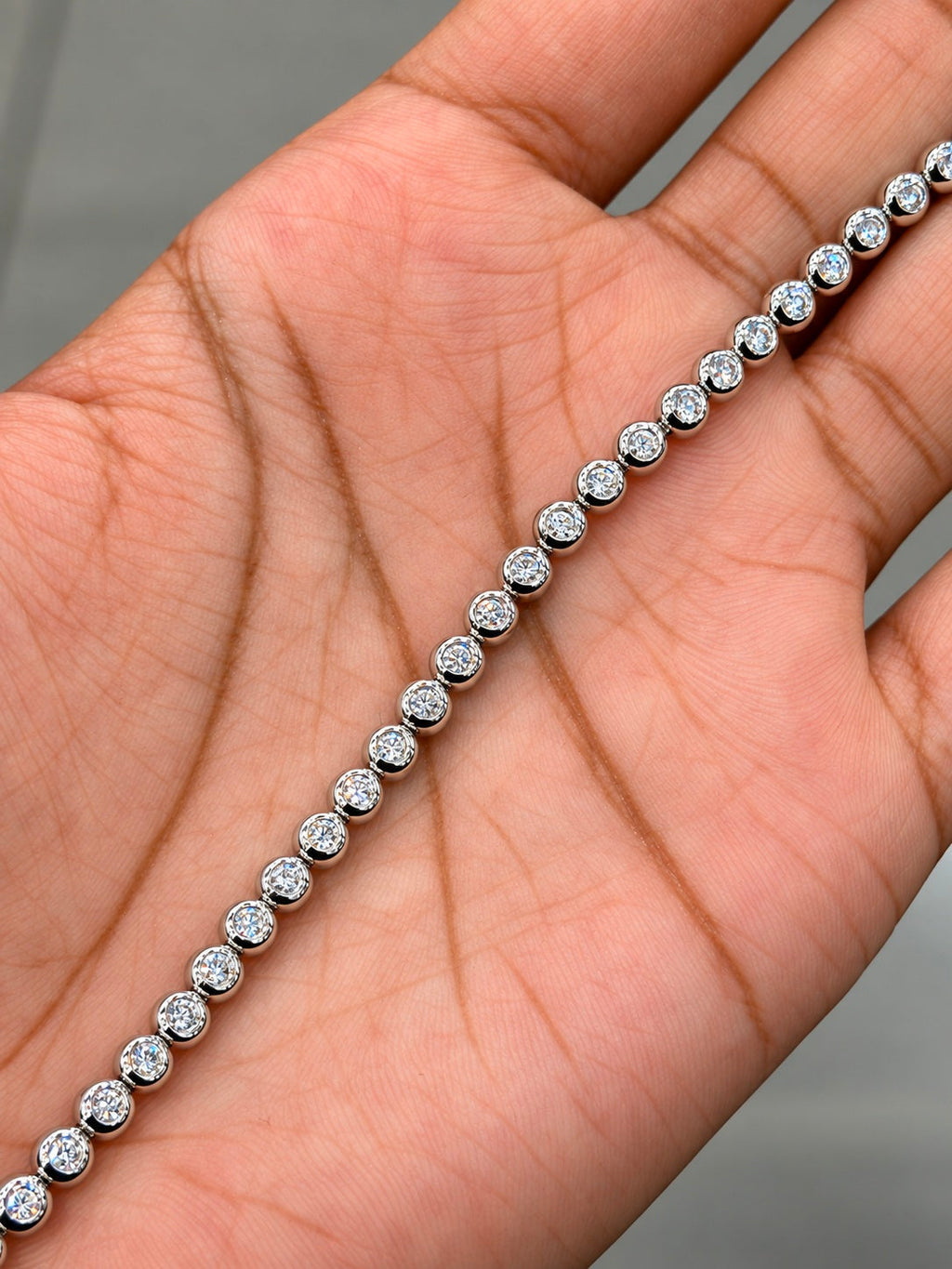 2.00ct Round Diamond Tennis Bracelet - Gold (Angle View 16)