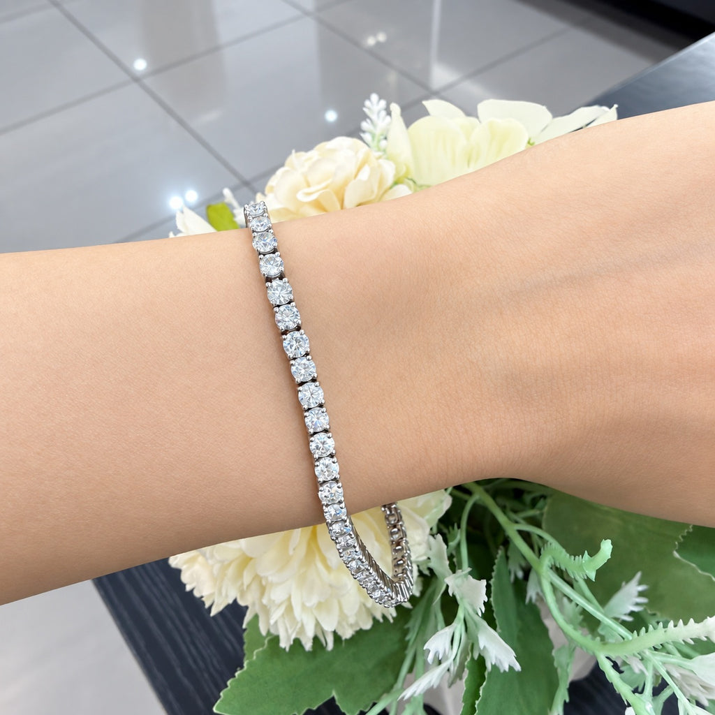 6.00ct Round Diamond Tennis Bracelet - 9k White Gold (Angle View 7)