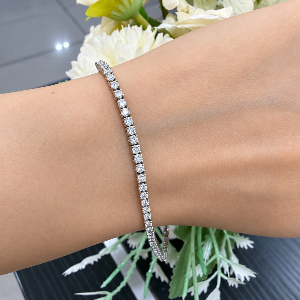 2.00ct Round Diamond Tennis Bracelet - 9k White Gold (Angle View 4)