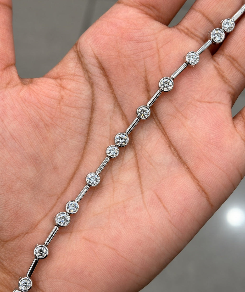 4.00ct Round Diamond Tennis Bracelet - Gold (Angle View 3)