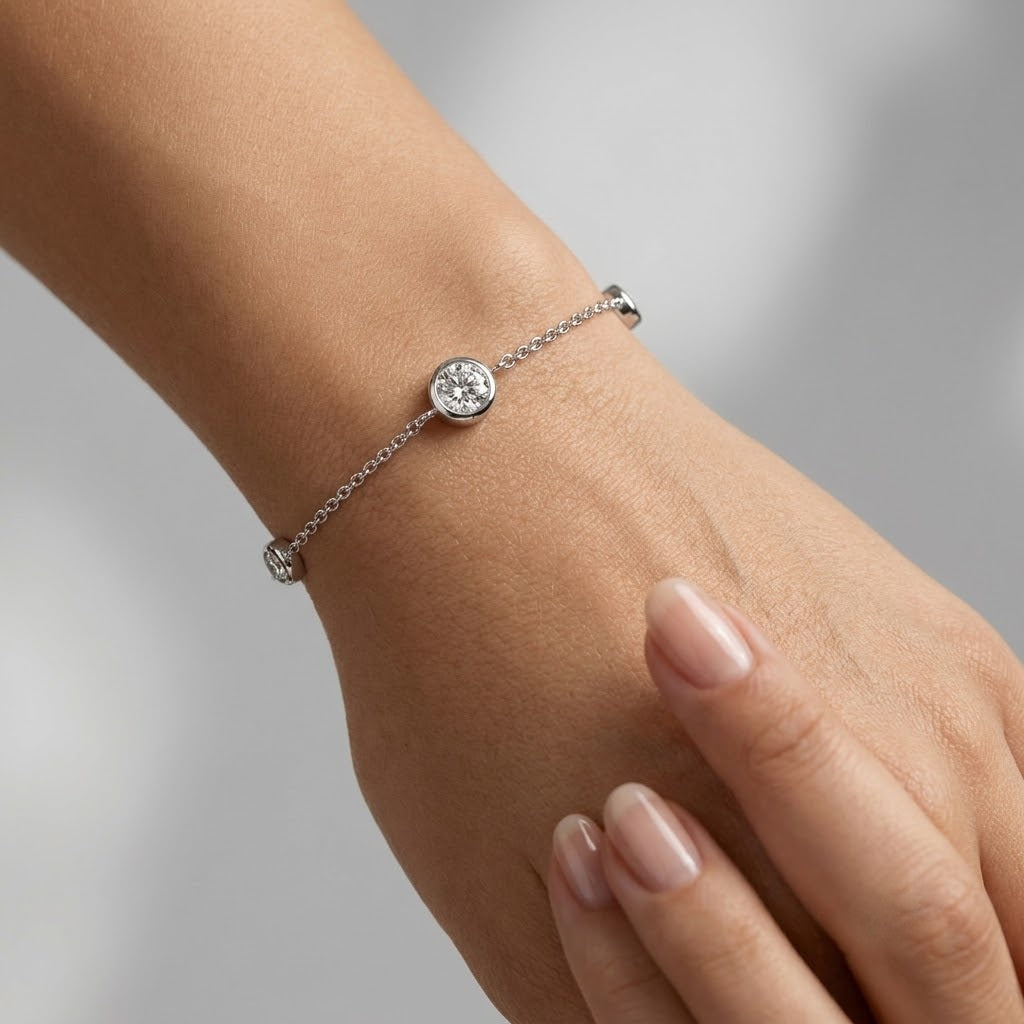 3 Round Diamond Charm Bracelet Crafted in 18k Gold - F/VS