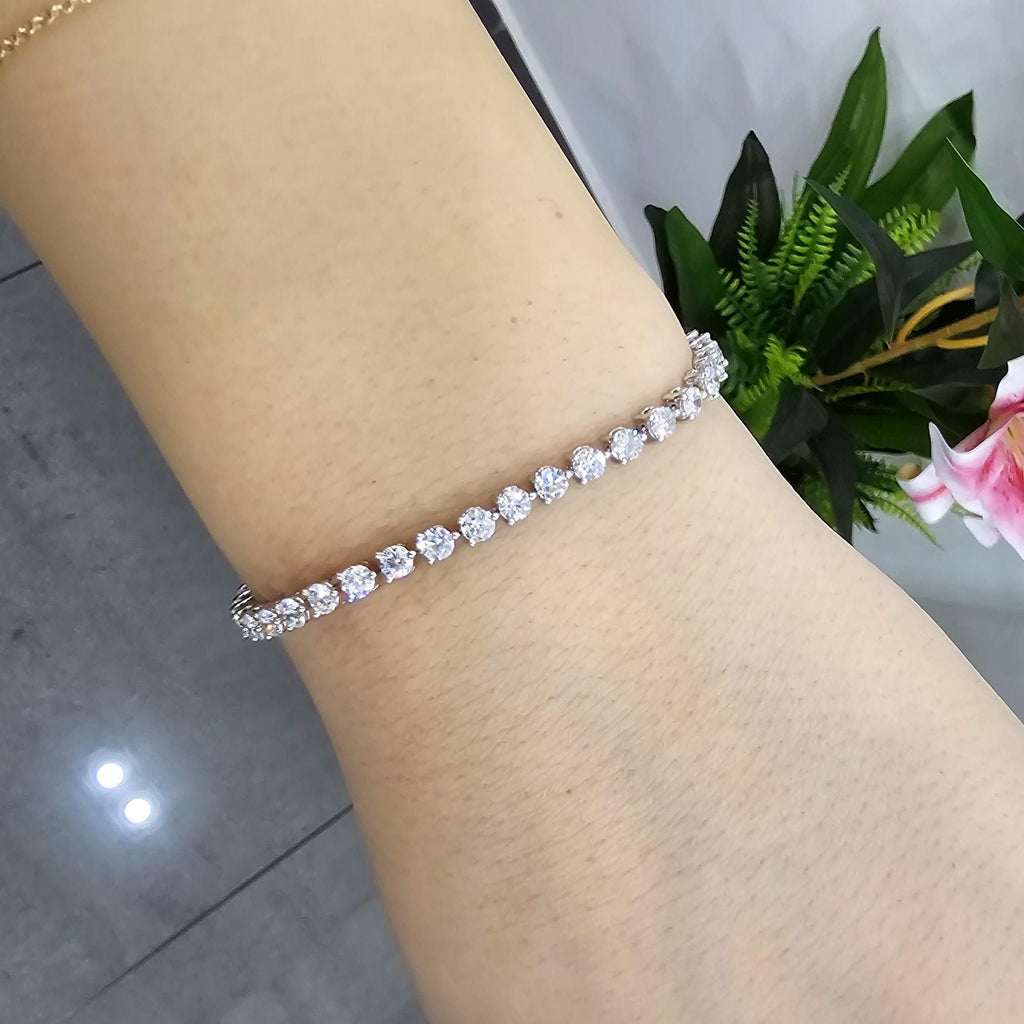 3.00ct Round Diamond Tennis Bracelet - Platinum (Angle View 9)