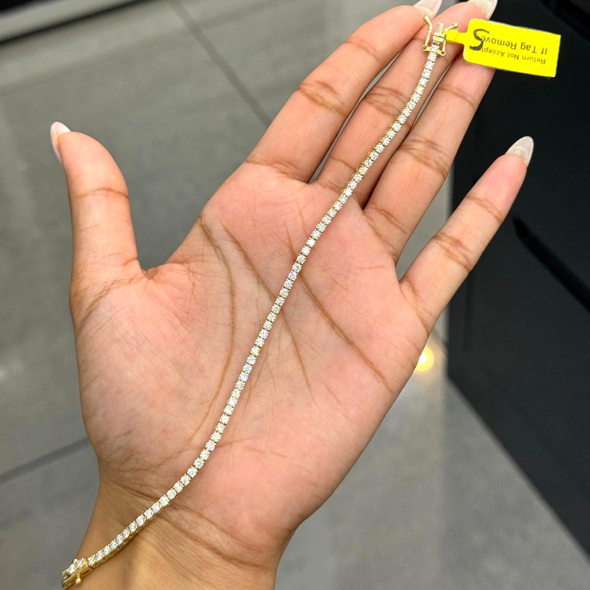 10.00ct Round Diamond Tennis Bracelet - Gold (Angle View 9)