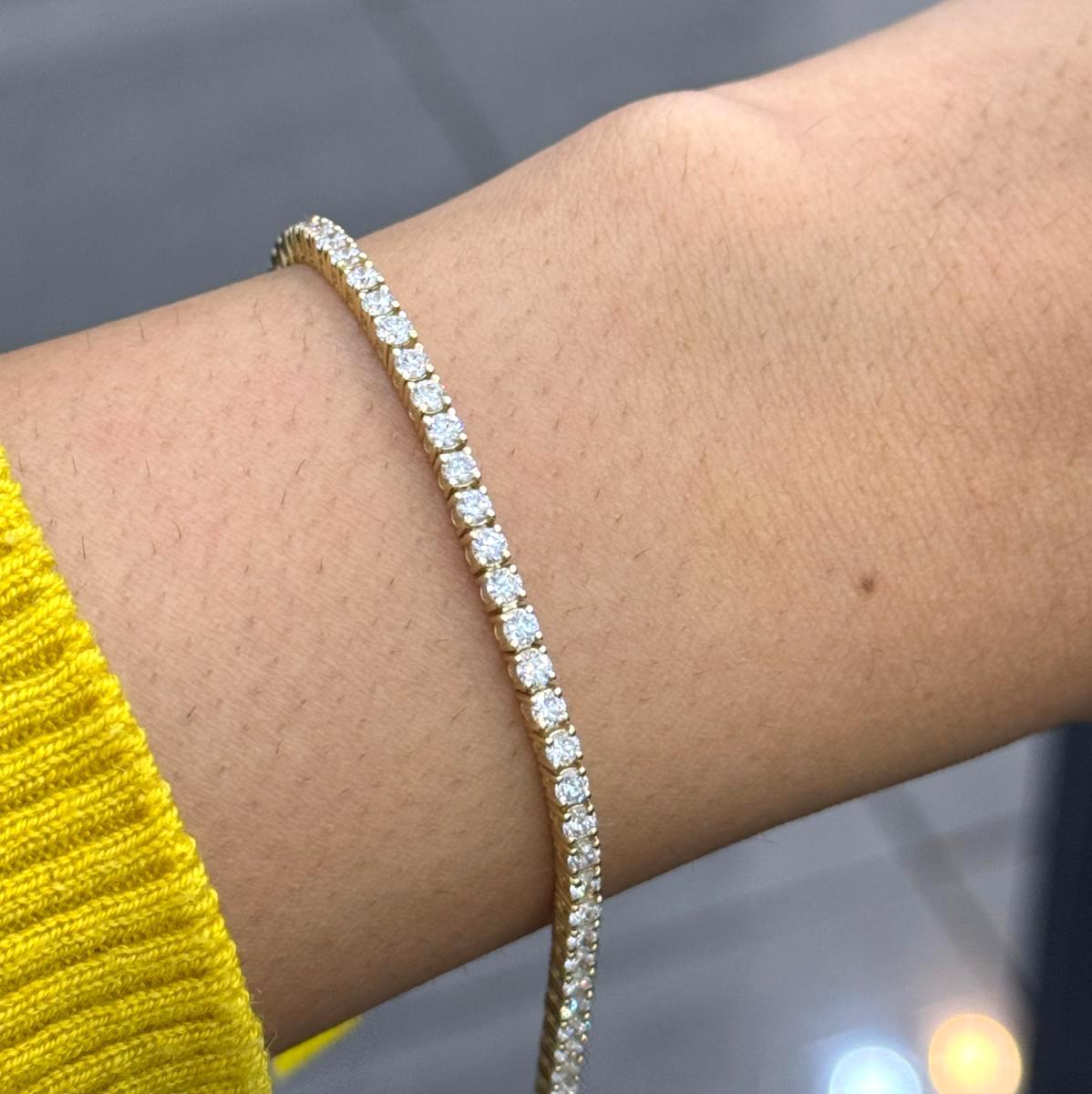 3.00ct Round Diamond Tennis Bracelet - 9k Gold (Angle View 3)