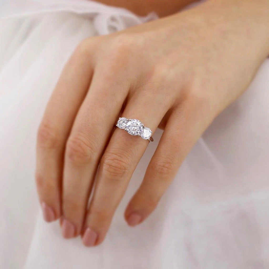 D/VS 2.00ct - 3.00ct Classic Round Diamond Trilogy Engagement Ring in Platinum