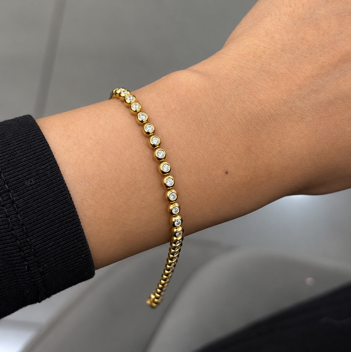 2.00ct Round Diamond Tennis Bracelet - Gold (Angle View 3)