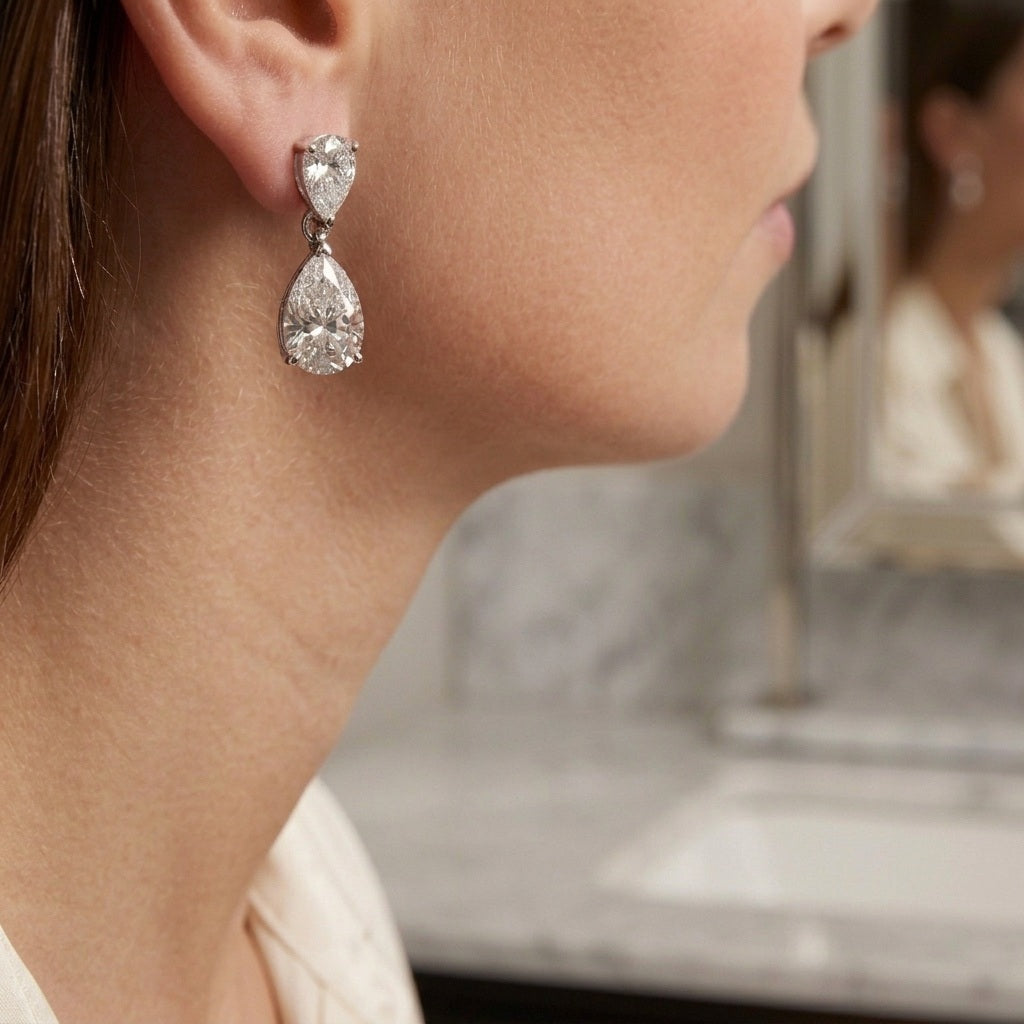 2.50ct D/VS Pear Lab Diamond Dangle Earring In Gold