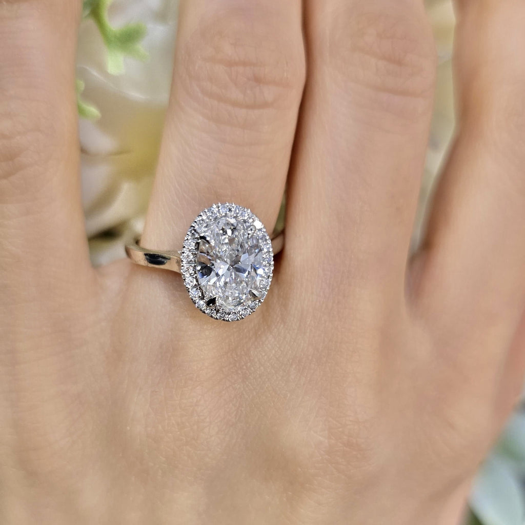 Clearance ! E/VS 2.30Ct IGI Certified Oval Diamond Halo Engagement Ring In Platinum
