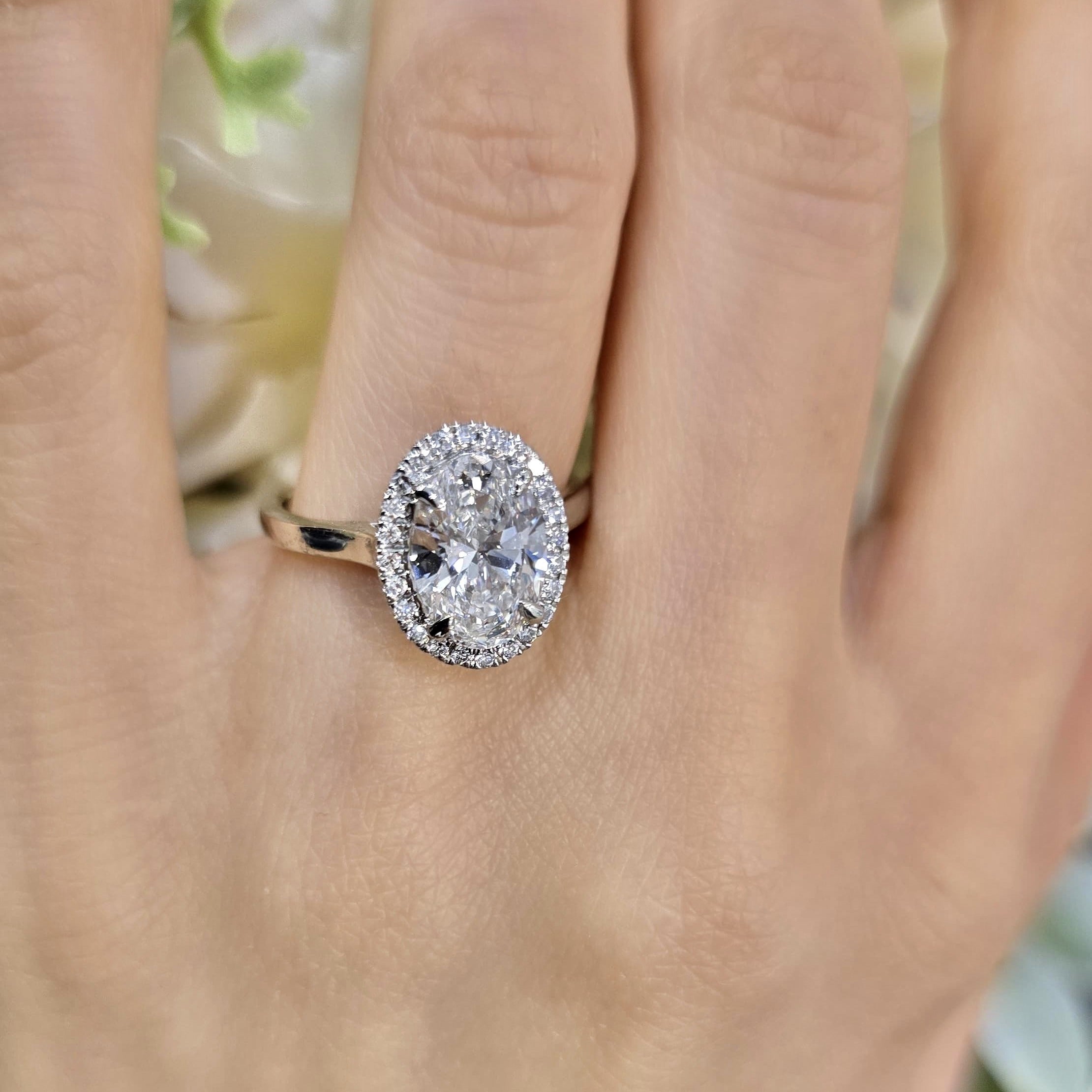 Clearance ! E/VS 2.30Ct IGI Certified Oval Diamond Halo Engagement Ring In Platinum
