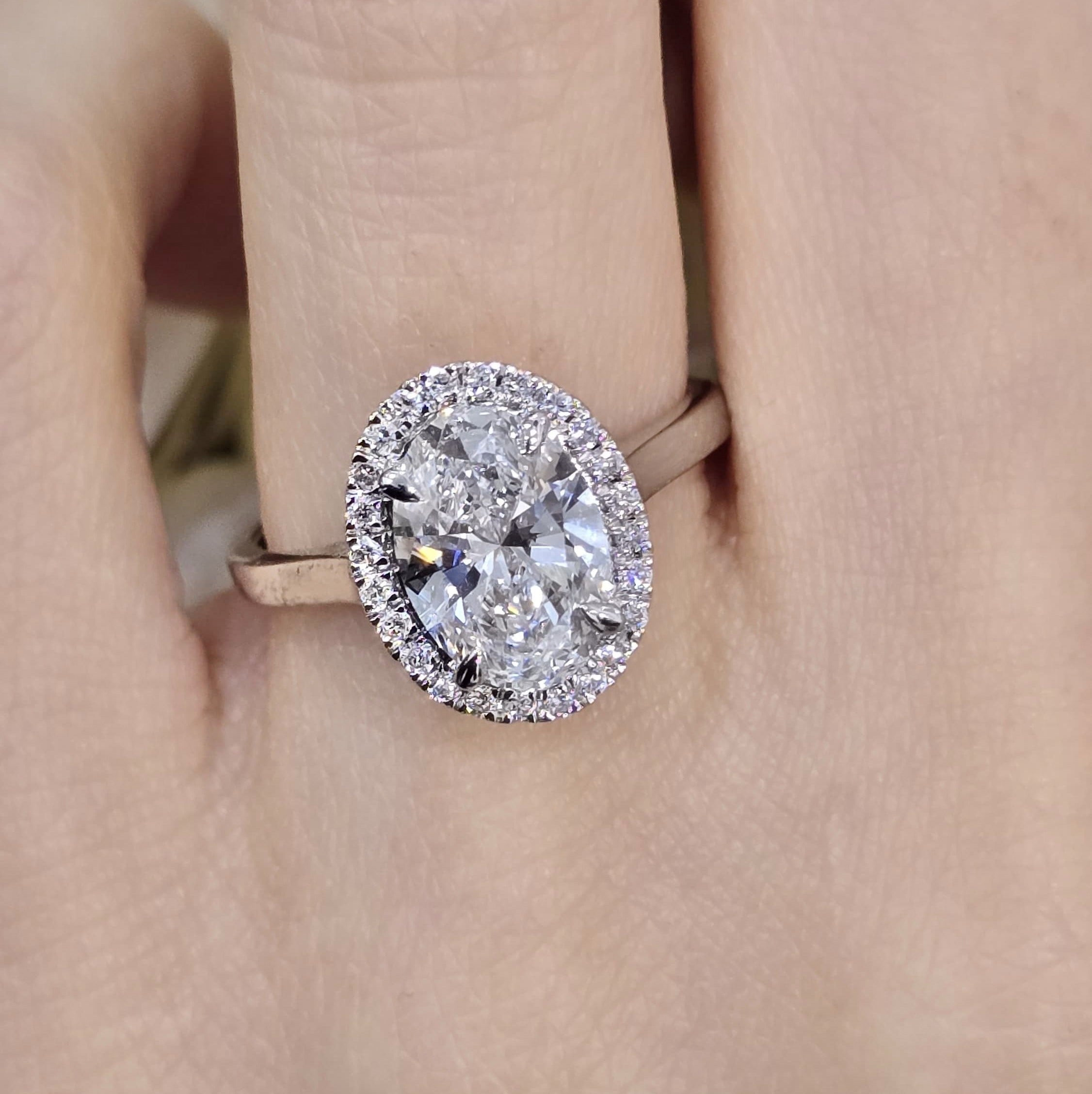 Clearance ! E/VS 2.30Ct IGI Certified Oval Diamond Halo Engagement Ring In Platinum