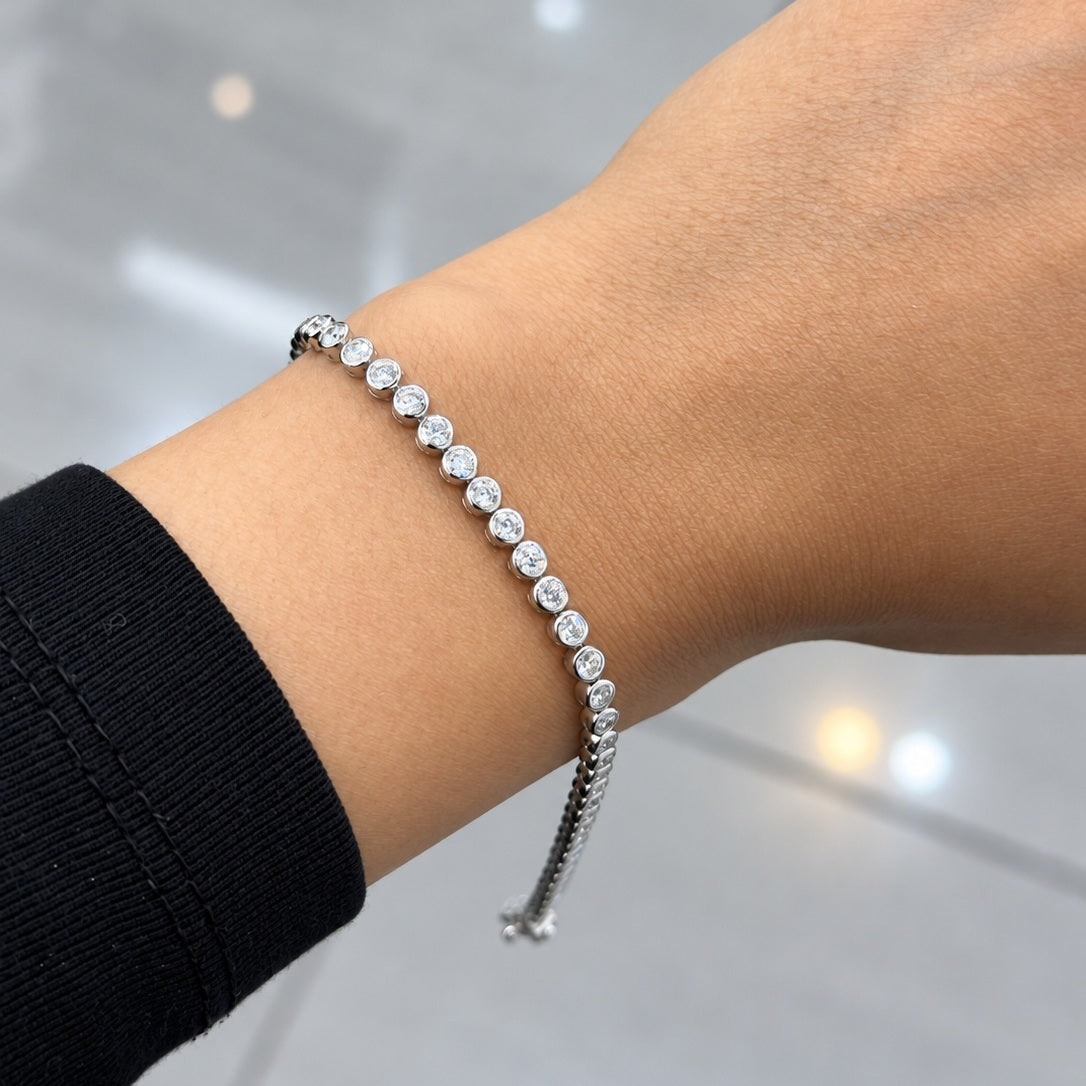 4.00ct Round Diamond Tennis Bracelet - 18k White Gold (Angle View 2)