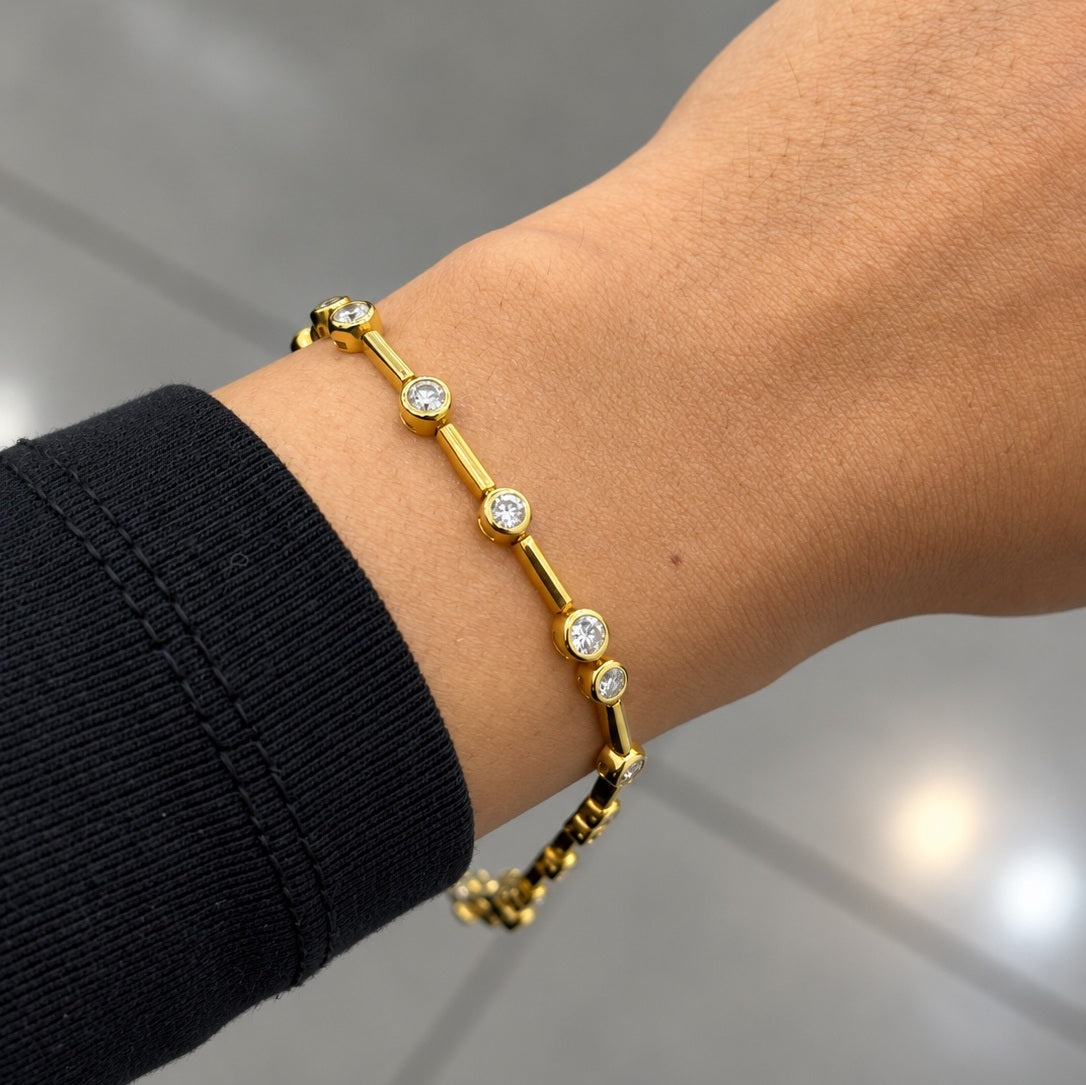3.00ct Round Diamond Tennis Bracelet - 9k Yellow Gold (Angle View 2)