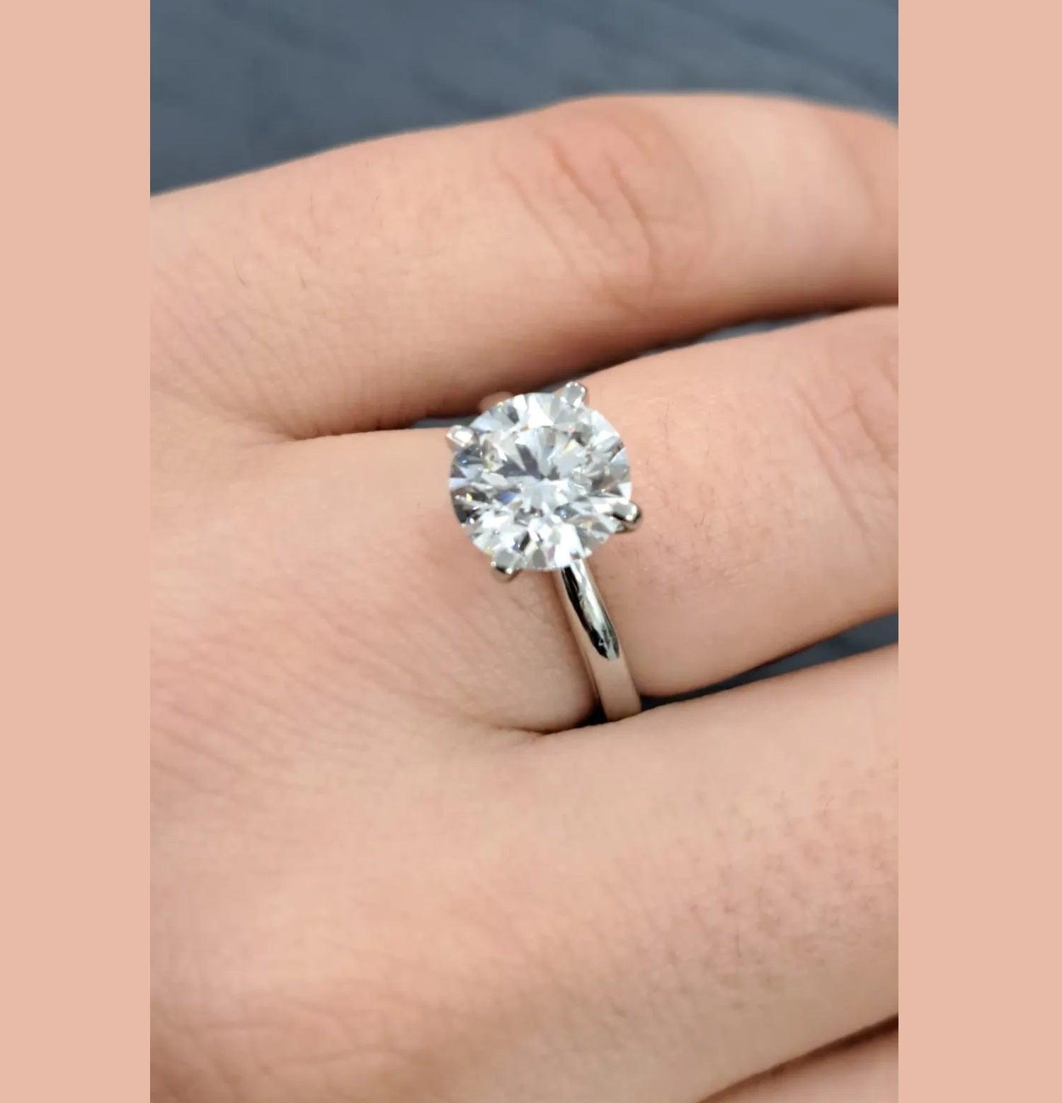 Clearance ! D/VS Classic Round Diamond Solitaire Engagement Ring in Platinum 2.00-3.00CT