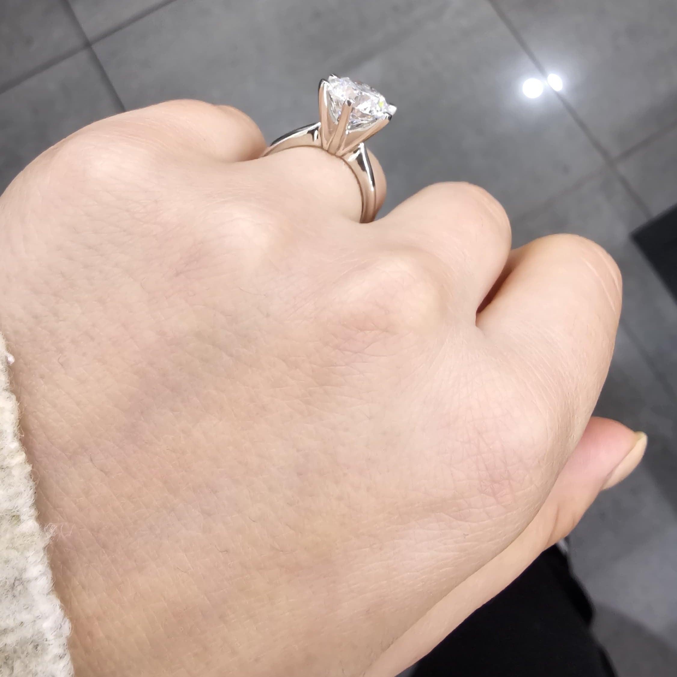 Clearance IGI Certified D-F/VS 4.00Ct Round Diamond Solitaire Engagement Ring in Platinum
