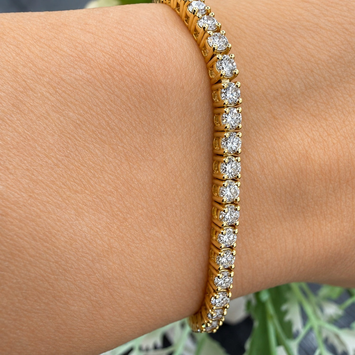 4.00ct Round Diamond Tennis Bracelet - 9k White Gold (Angle View 3)