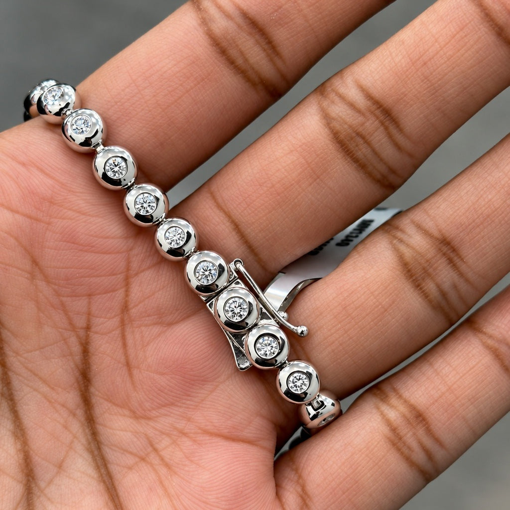 2.50ct Round Diamond Tennis Bracelet - 18k White Gold (Angle View 6)