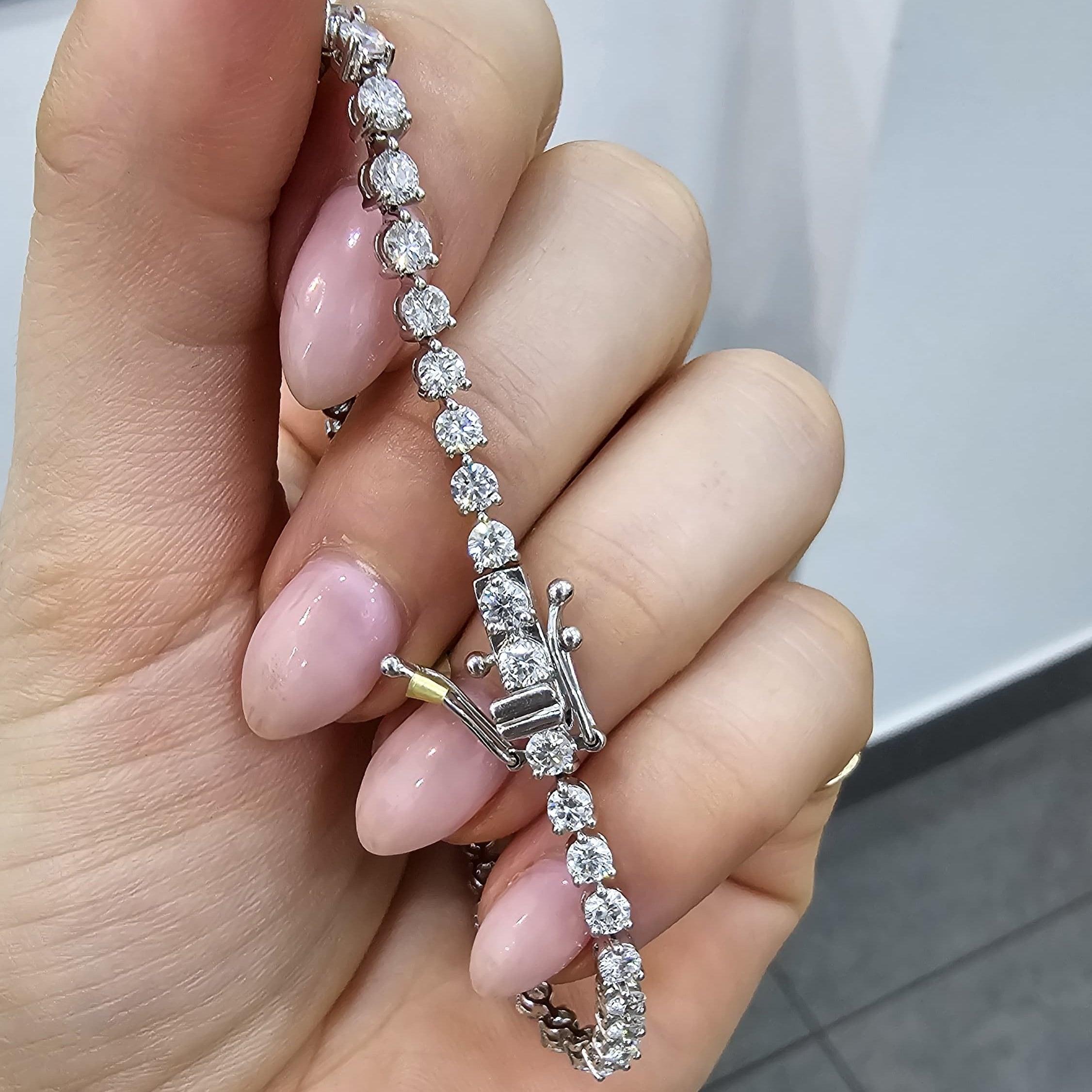 Clearance ! D/VS 3.00Ct - 7.00ct Lab Round Diamond 3 Prong Tennis Bracelet in White Gold