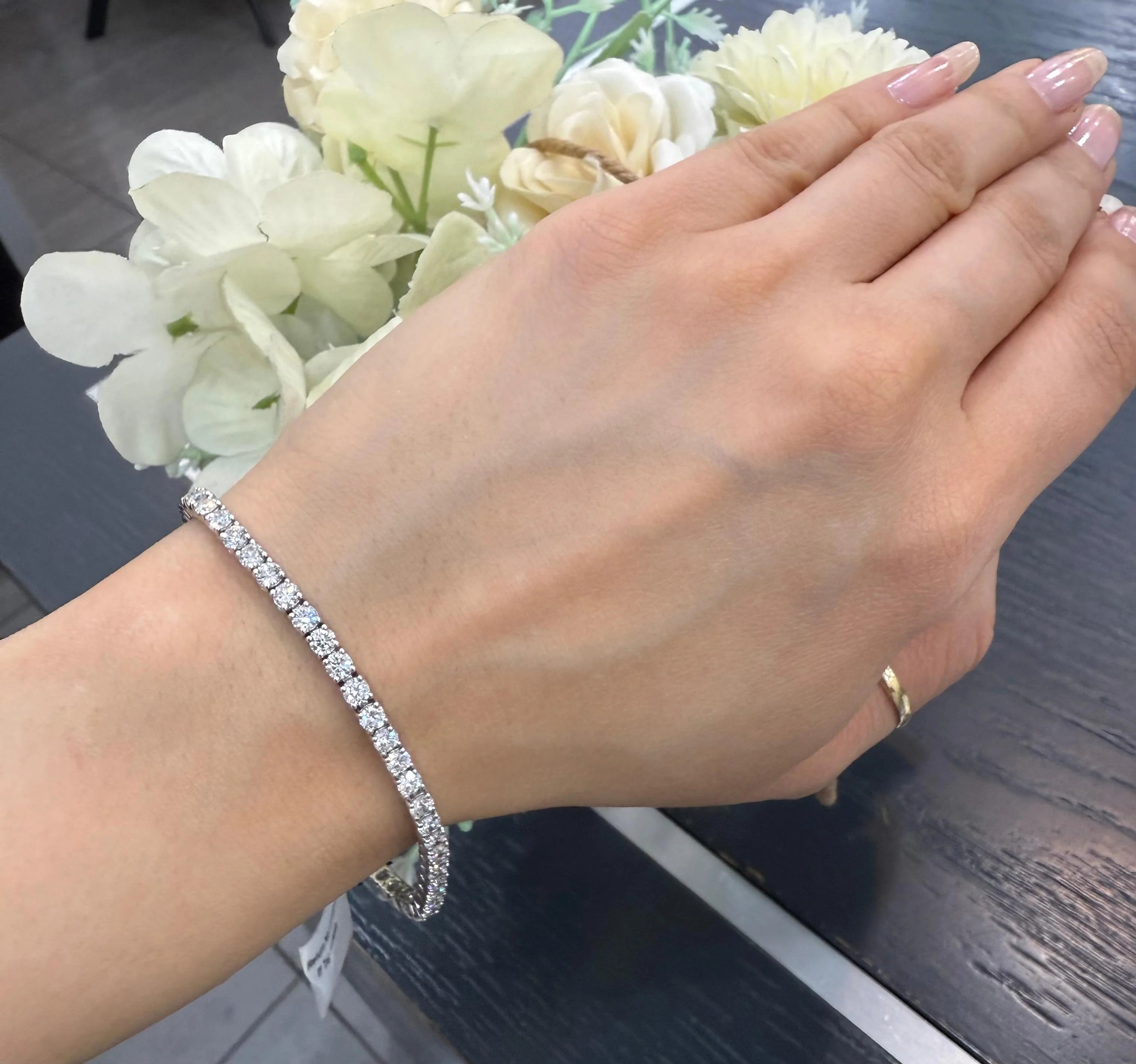 5.50Ct F/VS 100% Natural Round Diamond Claw Set Tennis Bracelet in Platinum