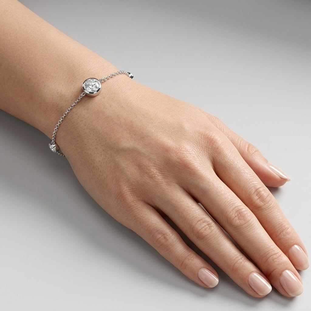 3 Round Diamond Charm Bracelet Crafted in 18k Gold - F/VS
