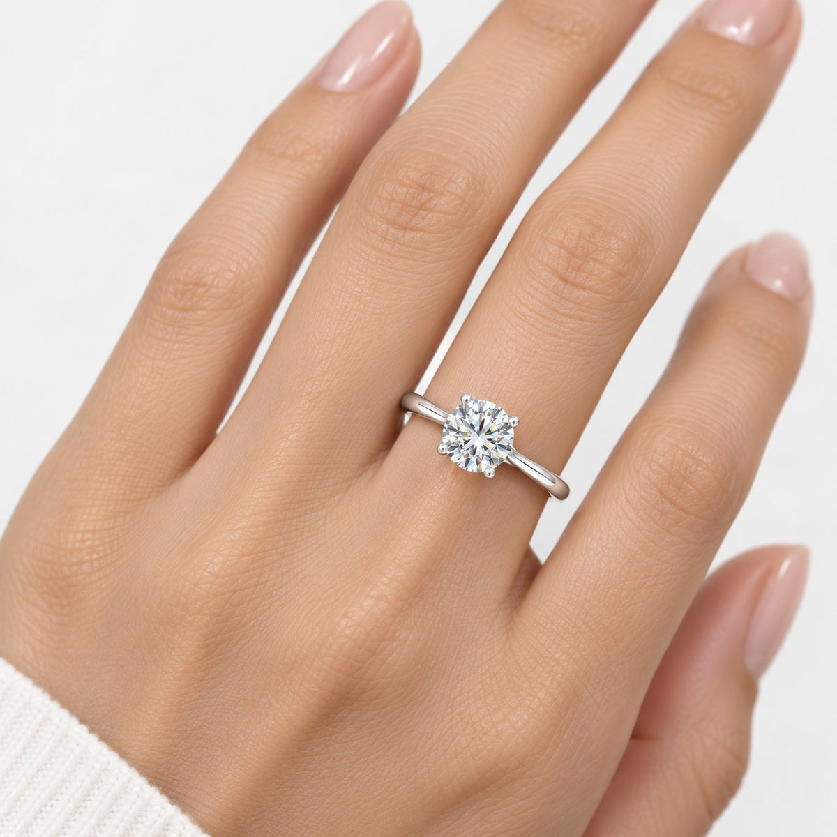 IGI Certified 1.00 Carat E/VS Round Solitaire Claw Set Engagement Ring in Gold & Platinum
