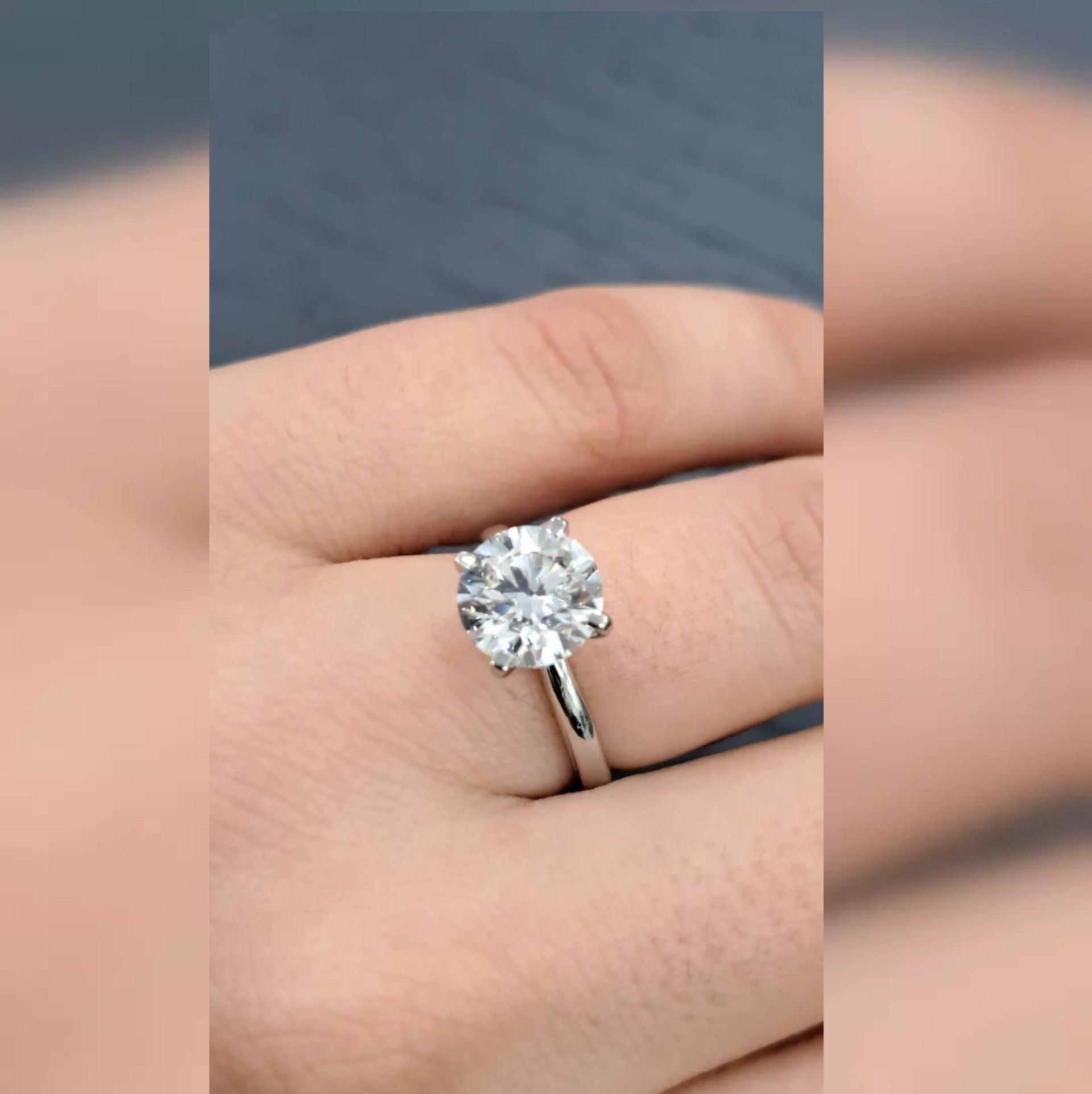 Clearance ! D/VS Classic Round Diamond Solitaire Engagement Ring in Platinum 2.00-3.00CT